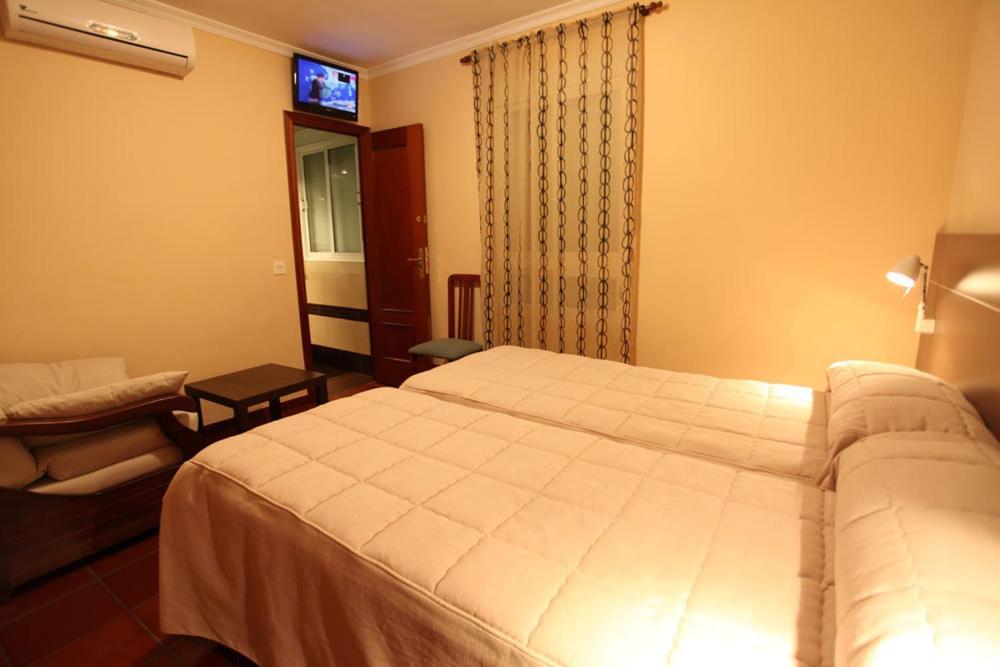 Hostal Zurbaran Llerena Zimmer foto